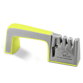 sharA Four-in-one Family Uses A Sharpener To Sharpen A Kitchen Knife (Option: Yellow green)